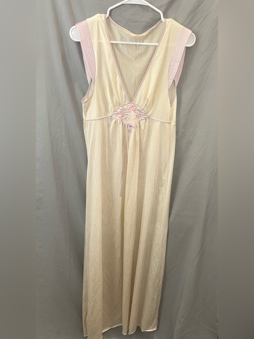 Vintage Lorraine Pastel Nylon Long V-Neck Nightgown Size Small